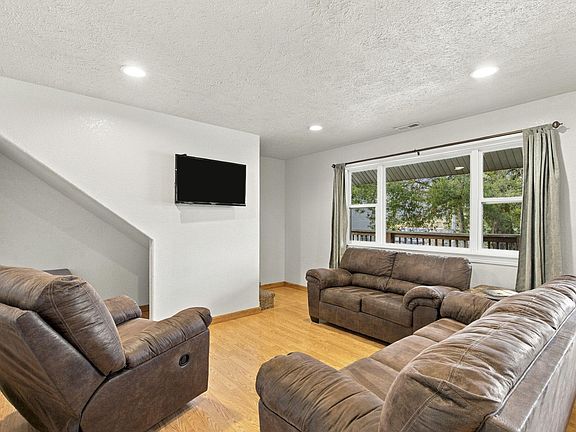 2nd image of 423 Eagle Drive