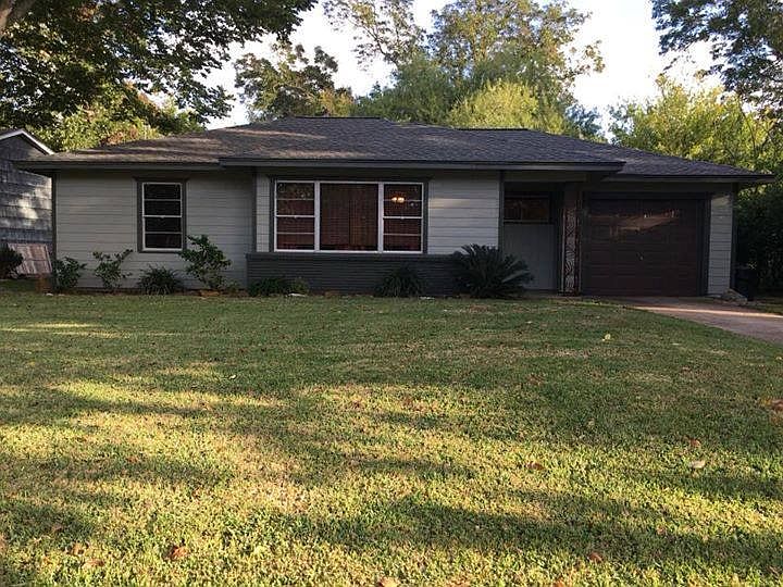 1st image of 310 Wisteria St