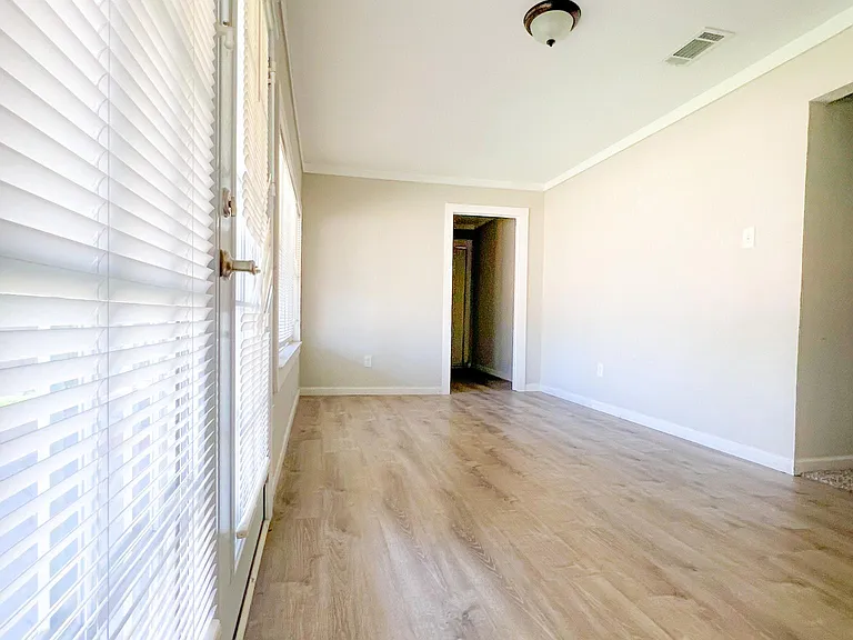 608 N Adelaide St — Photo 7