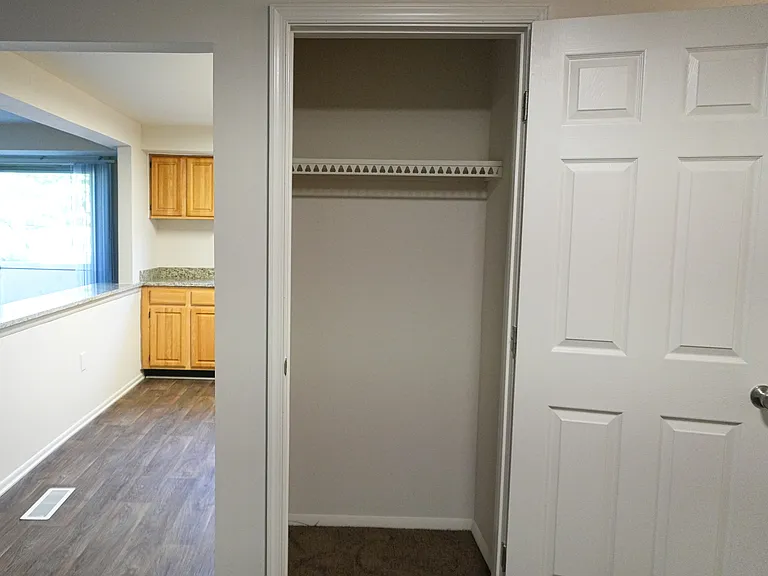 Edmondson Park Apartments — Photo 15