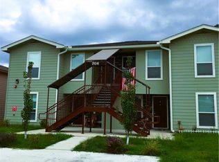 704 W 6th St, Taylor, TX 76574