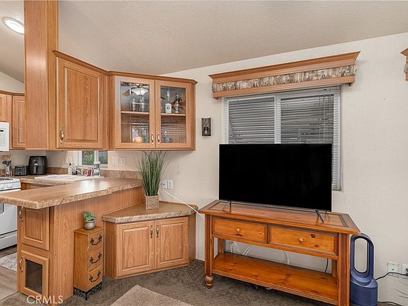 5th image of 205-1295 S Cawston Ave