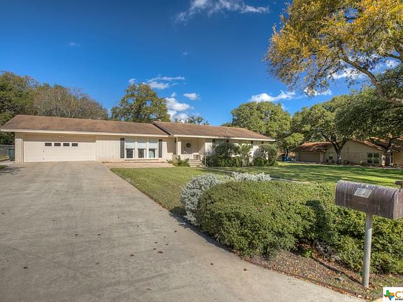 2nd image of 14 La Mesa Dr