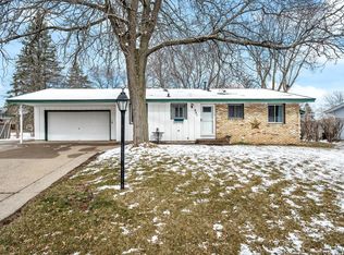 881 McIntosh Dr, Apple Valley, MN 55124
