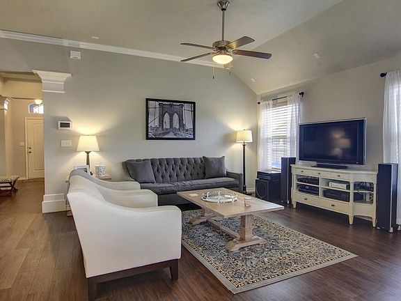3rd image of 3041 Cantabria St