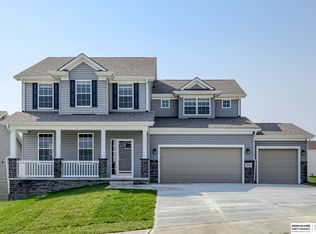 18524 Olive Cir, Omaha, NE 68136