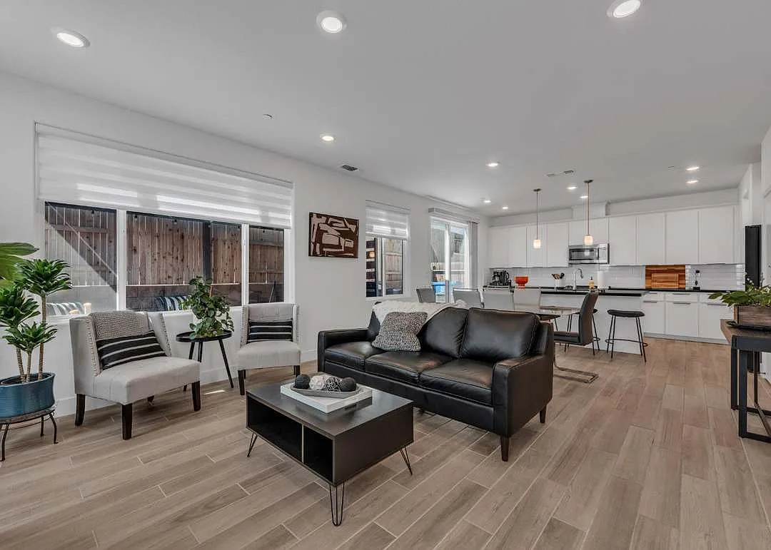 4 bed, 1990 sqft, $3,350 — Photo 3