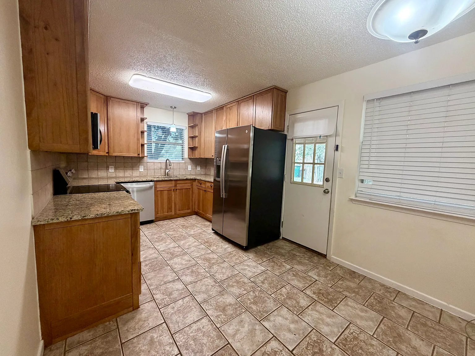 2 bed, 843 sqft, $1,450 — Photo 3