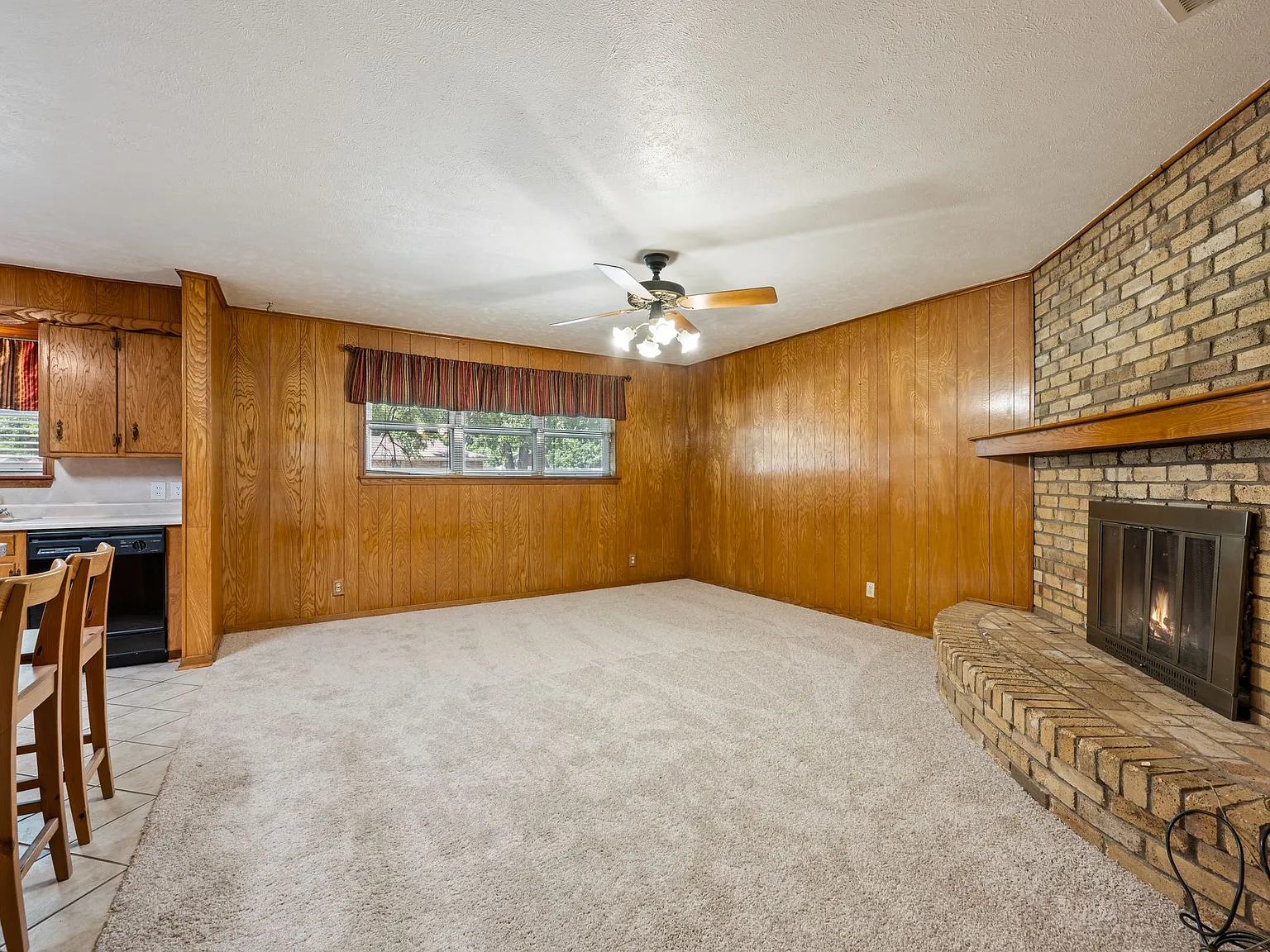 3 bed, 1422 sqft, $2,790 — Photo 4