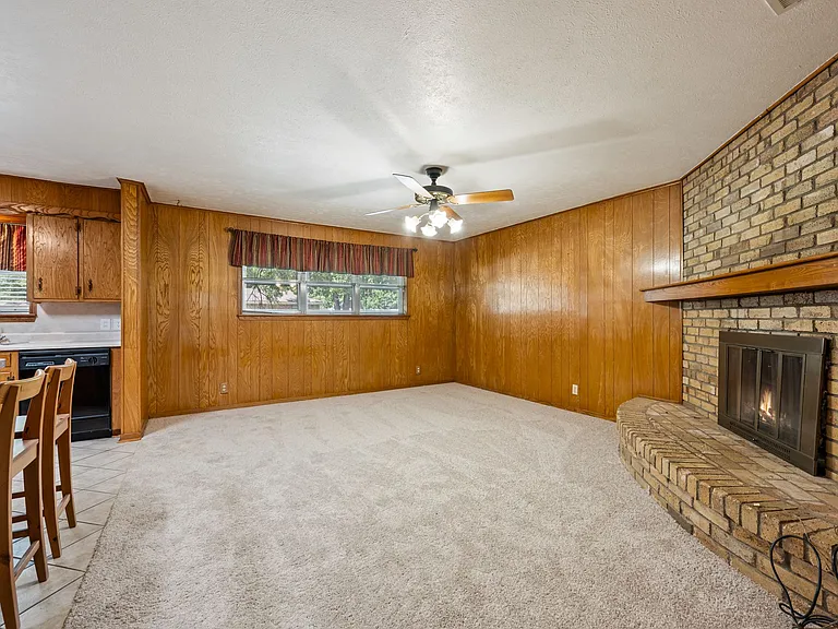 1332 Brookside Dr — Photo 4