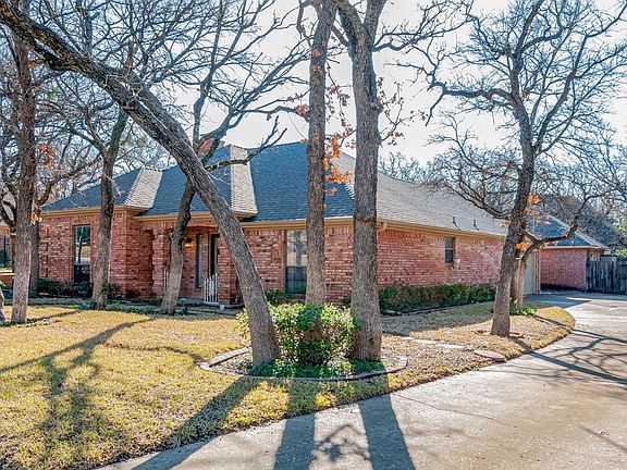 2nd image of 1308 Circle Ln