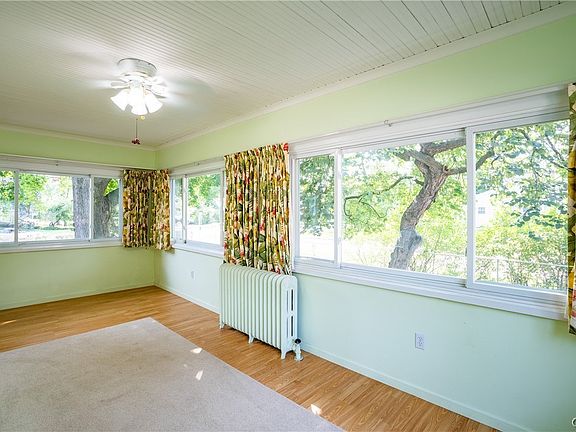 3rd image of 2708 W Genesee St