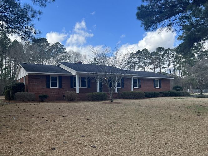 1st image of 915 Lakeview Dr