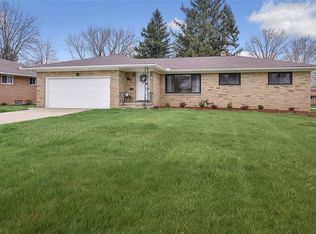 1051 Parkview Dr, Seven Hills, OH