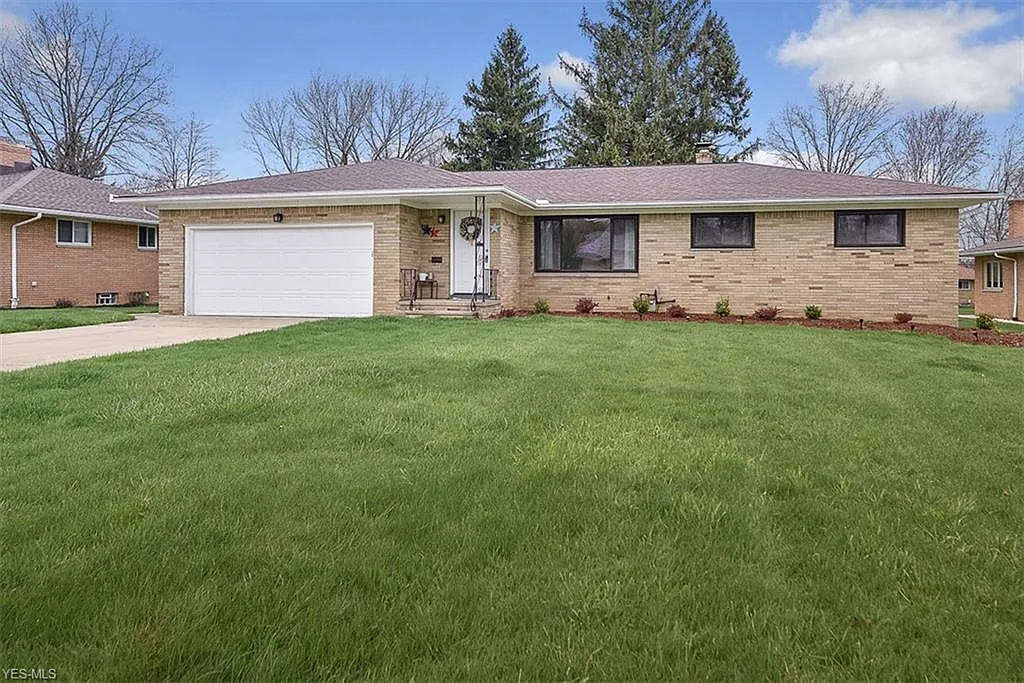 1051 Parkview Dr photo 1
