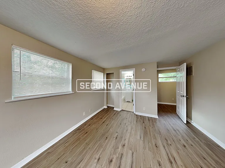 1740 N Myrtle Ave — Photo 7