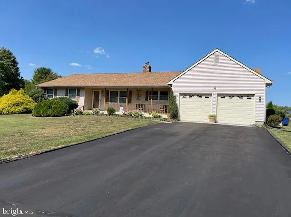4 Willoughby Ln, Southampton, NJ 08088
