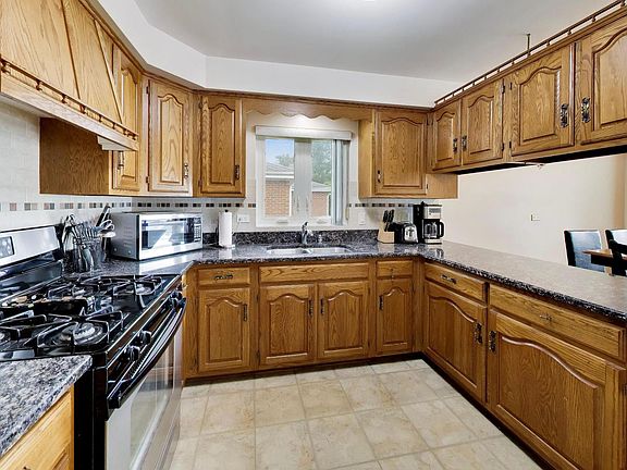 4th image of 8048 N Oketo Ave