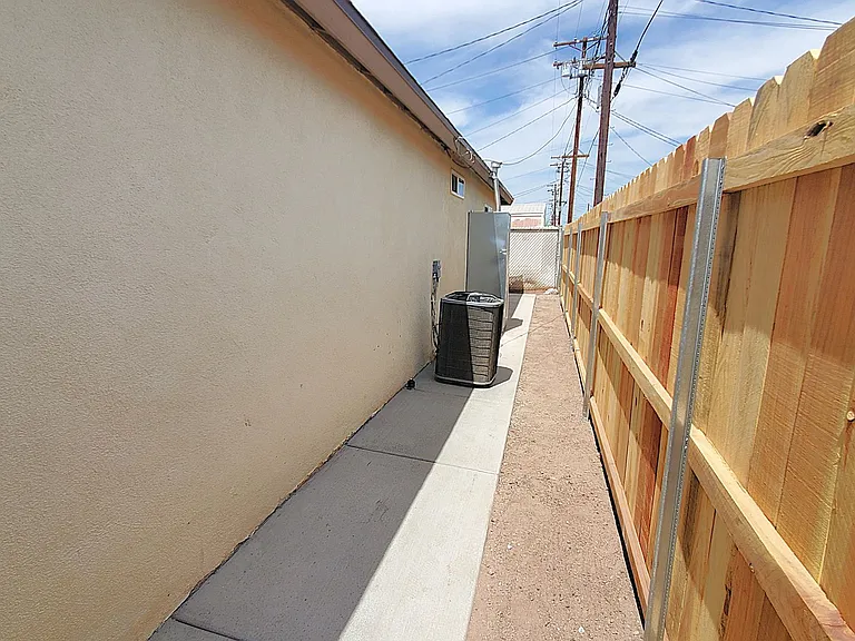 708 W Euclid Ave — Photo 6