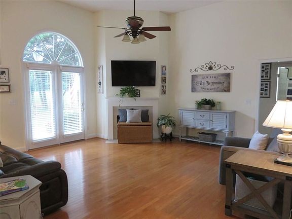 3rd image of 606 Academy Woods Dr