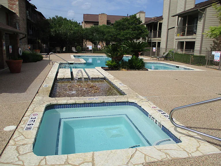 Trails of Walnut Creek pool area