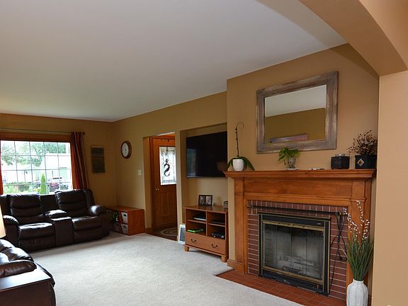5th image of 647 Midland Ave