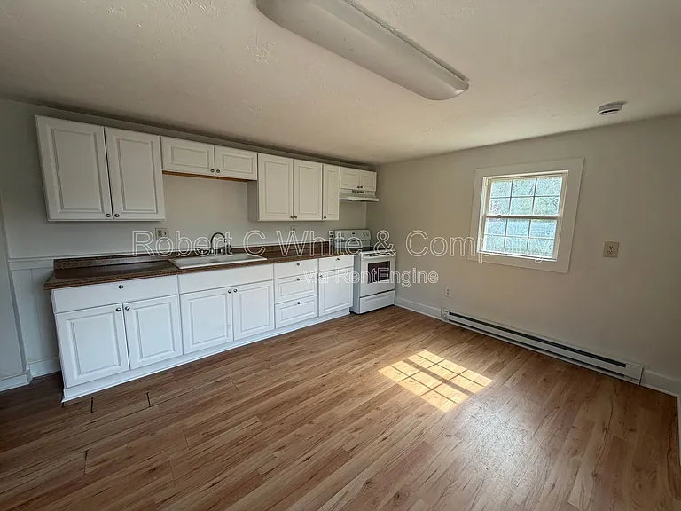 202 Main St #C — Photo 8
