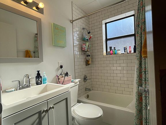 4th image of 2204 Lexington Ave N #1