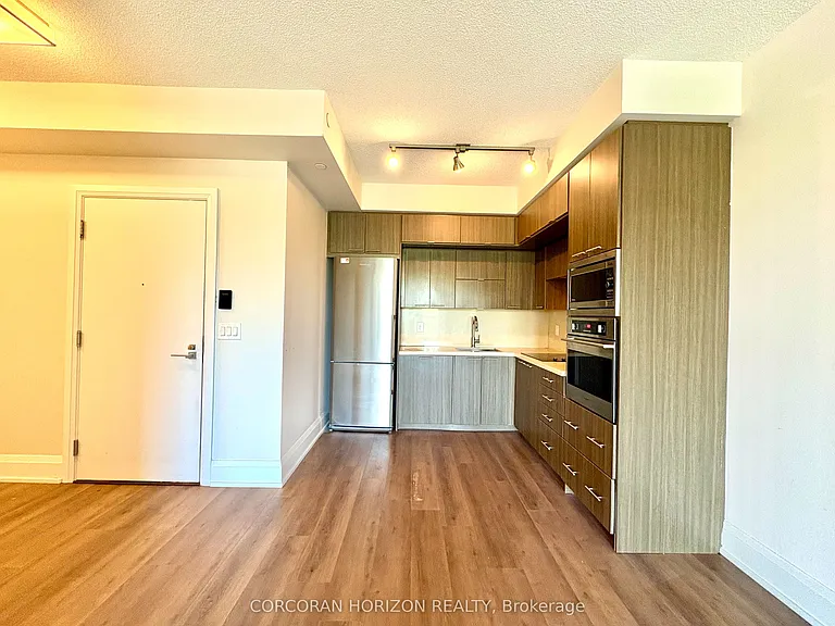120 Harrison Garden Blvd #626 — Photo 3