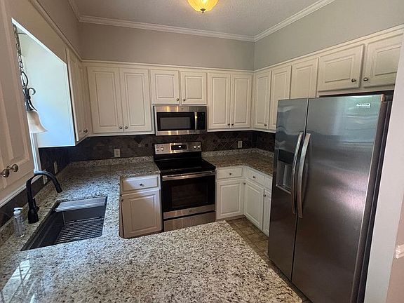 5th image of 277 N Oak Ave