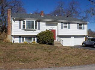88 Woodland Dr, Portsmouth, RI 02871
