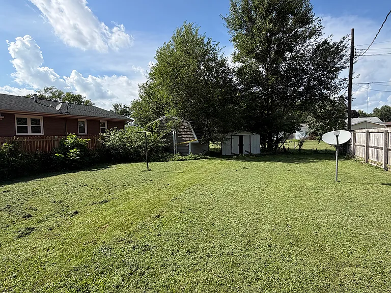 2101 E Eleanor Ave — Photo 7