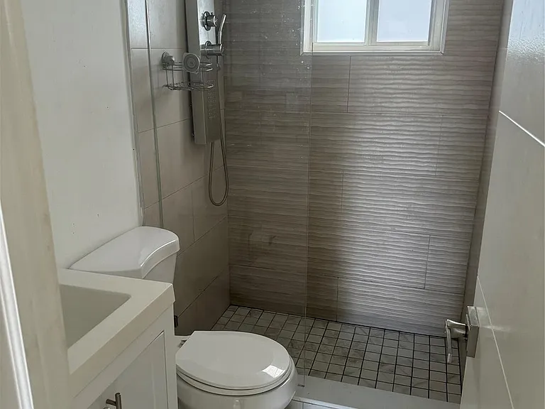 2201 Greene St #1 — Photo 5