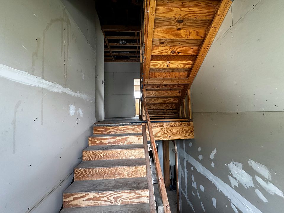 13th image of 1021 Richmont St
