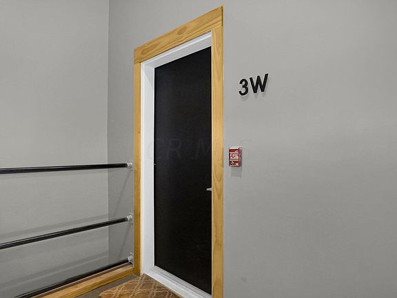 5th image of 956 N High St APT 3W