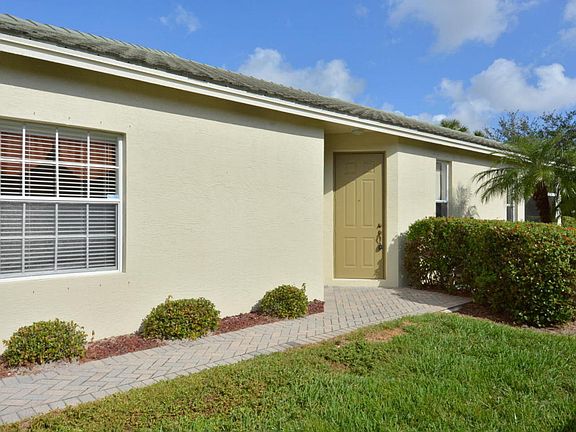 3rd image of 207 SW Deleon Springs Dr
