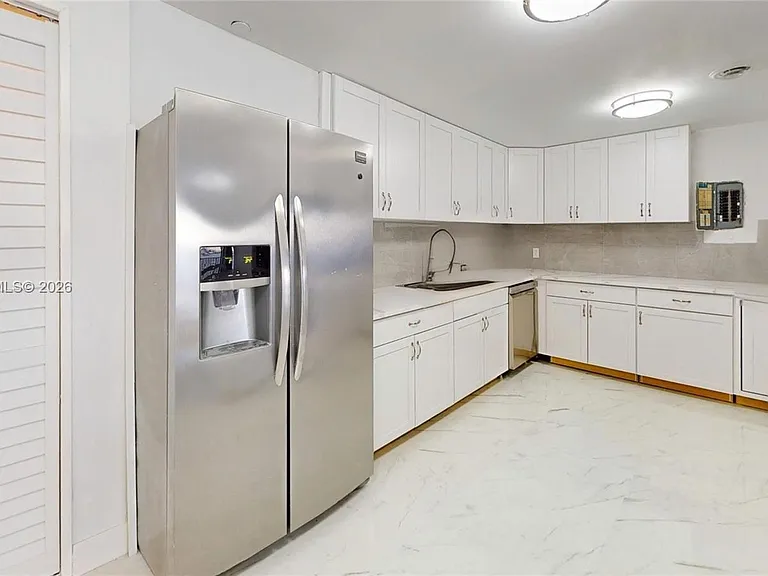 1800 NE 114th St #1705 — Photo 10
