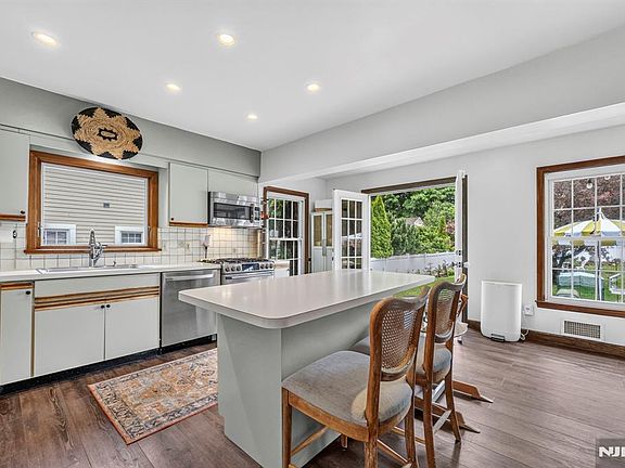 4th image of 43 Dairy St
