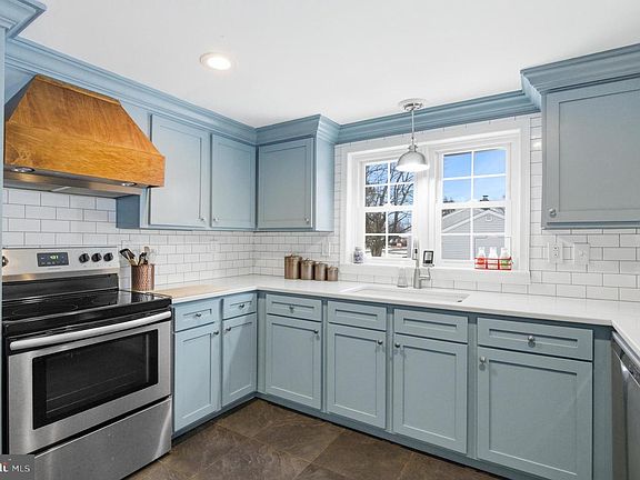 4th image of 21 W Cherry Ln