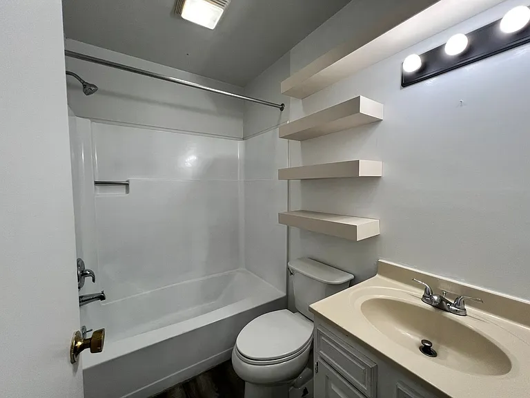 Stone Ridge Apartments- Convenient Location — Photo 48
