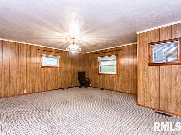 5th image of 104 Castle Ln