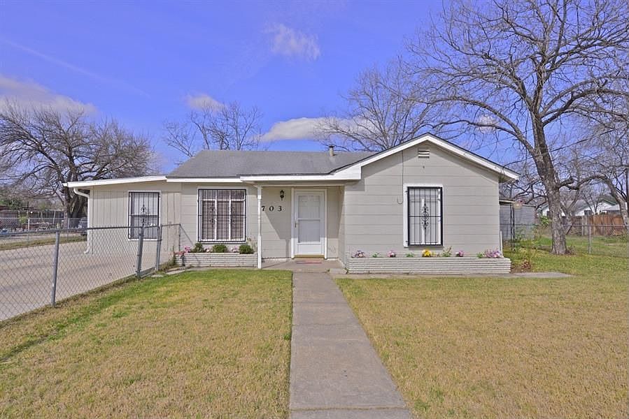 1st image of 703 Kendalia Ave