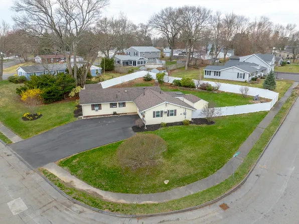 2 Villa Ln, Peabody, MA 01960