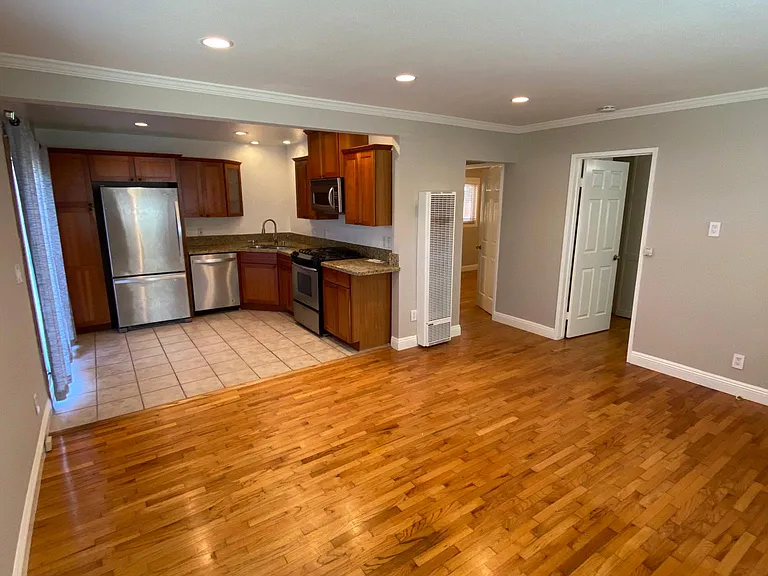 116 W Maple Ave — Photo 3