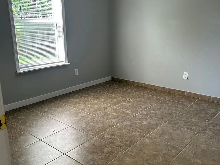 315 Texas Ln — Photo 6
