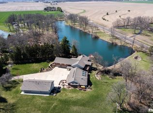 16877 Springfield Rd, Pekin, IL 61554