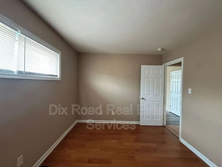 3 N Sutphin St — Photo 9