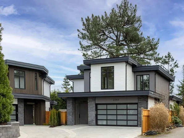 2293 Adela Pl, Sidney, BC V8L 1R1