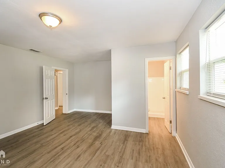 214 N Whitney St — Photo 8