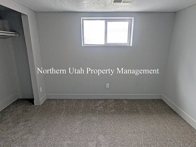 2056 Gramercy Ave — Photo 13